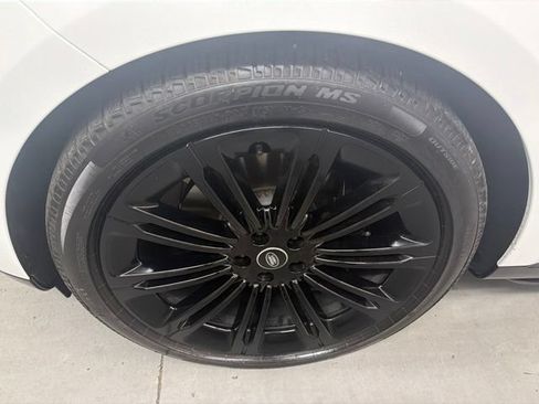 Certified 2025 Land Rover Range Rover SE AWD/4WD image 27