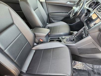 Used 2018 Volkswagen Tiguan SE w/ Panoramic Sunroof Package