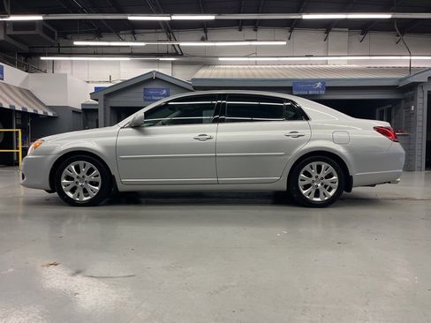 Used 2009 Toyota Avalon image 4
