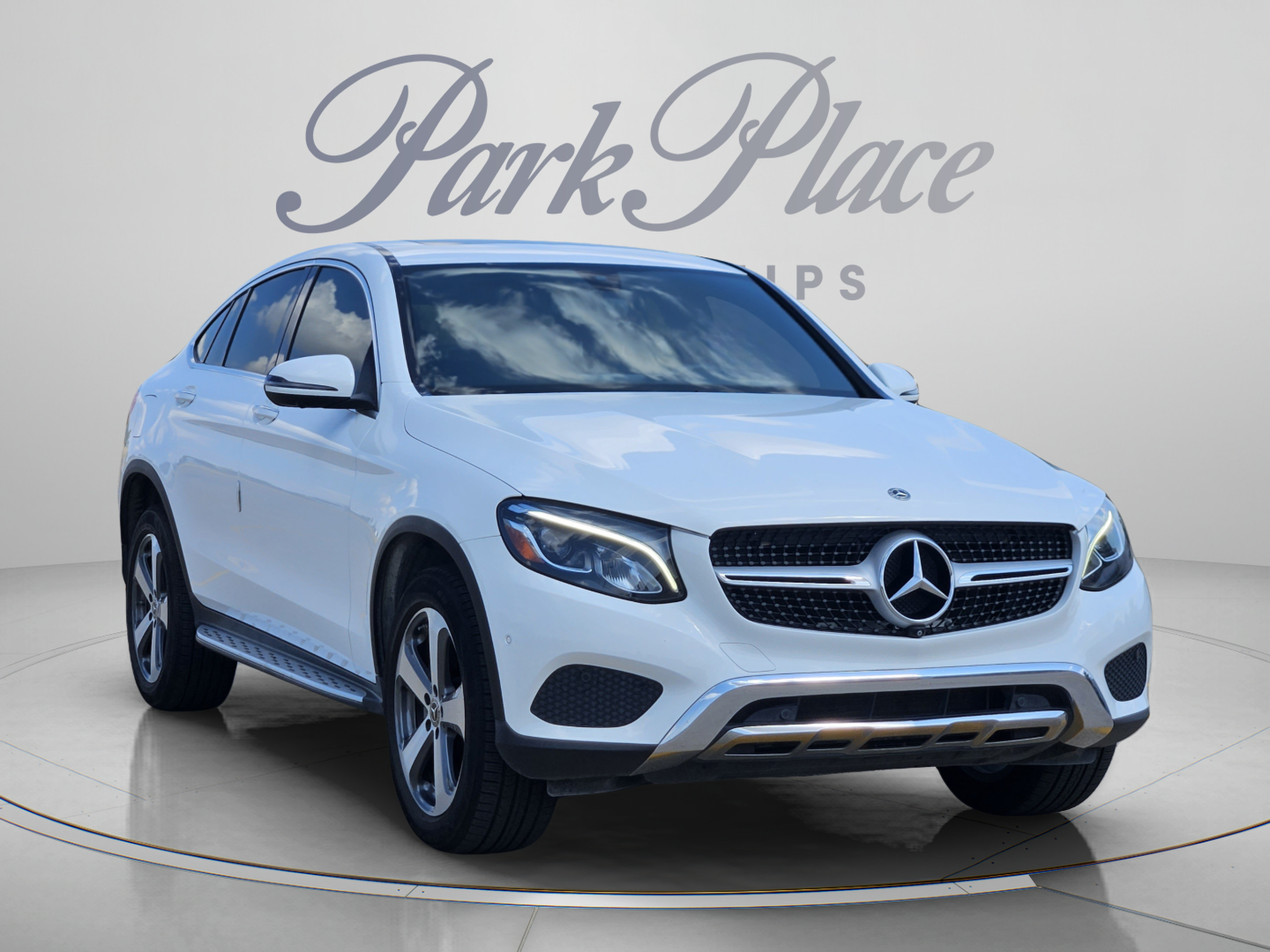 Used 2019 Mercedes-Benz GLC 300 4MATIC Coupe image 4