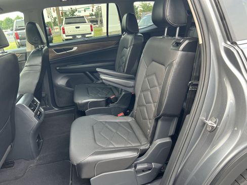 Used 2024 Volkswagen Atlas SE w/ Panoramic Sunroof Package AWD/4WD image 24