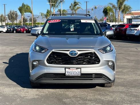 Used 2023 Toyota Highlander XLE image 2