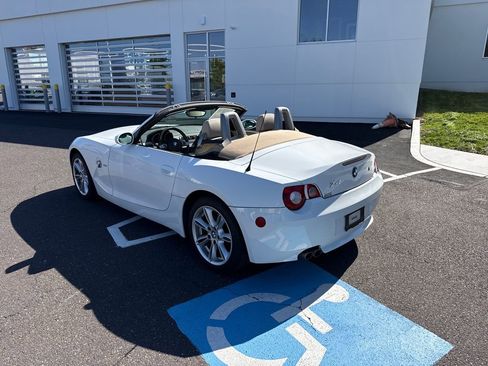 Used 2005 BMW Z4 3.0i RWD image 3