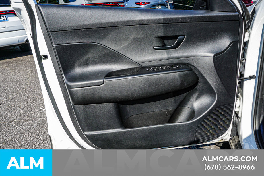 Used 2025 Hyundai Kona SEL FWD image 45