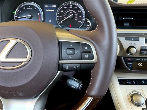 Used 2018 Lexus ES 350 w/ Luxury Package w/Wood Trim FWD image 25