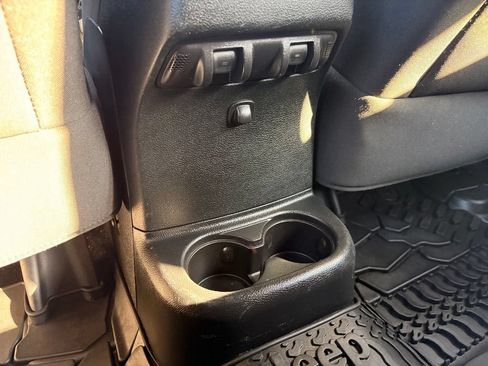 Used 2016 Jeep Wrangler Unlimited Sahara w/ Connectivity Group AWD/4WD image 26