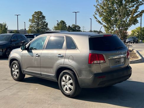 Used 2013 Kia Sorento LX w/ Value Pkg FWD image 10