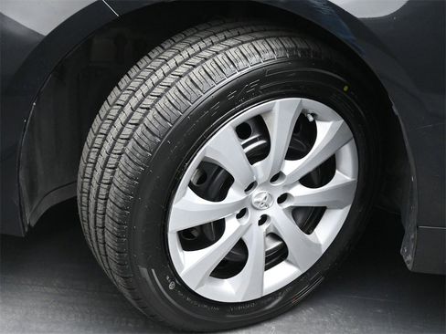 Used 2022 Toyota Corolla LE image 17