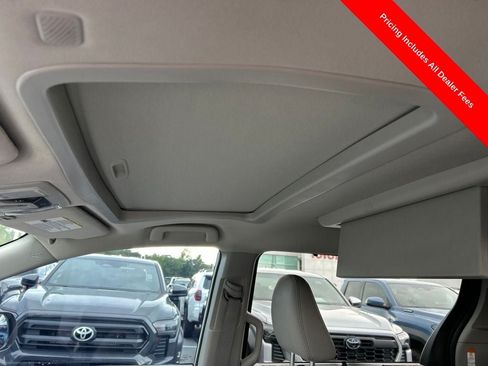 Used 2020 Toyota Sienna XLE Premium AWD/4WD image 7