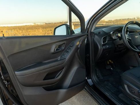 Used 2020 Chevrolet Trax LT image 19