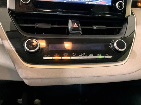 Used 2020 Toyota Corolla LE image 23