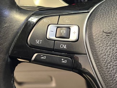 Used 2017 Volkswagen Golf SportWagen FWD image 20