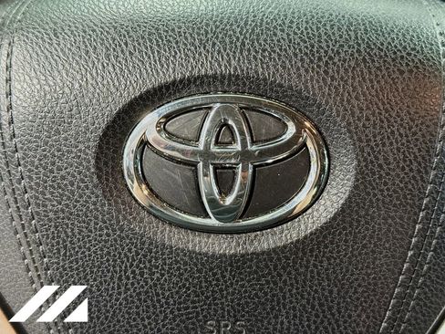 Used 2016 Toyota Highlander XLE w/ Four Season Floor Mat Package AWD/4WD image 36