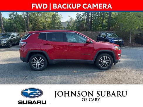Used 2018 Jeep Compass Latitude FWD image 3