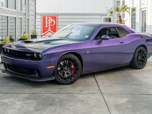 Used 2016 Dodge Challenger SRT Hellcat RWD image 2