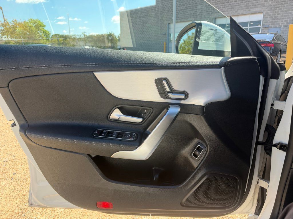 Used 2025 Mercedes-Benz CLA 250 image 17