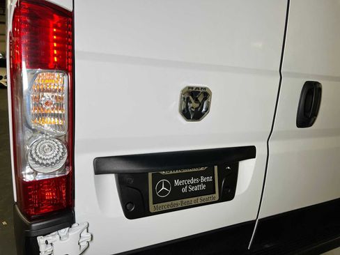 Used 2024 RAM ProMaster 2500 w/ Convenience Group FWD image 16