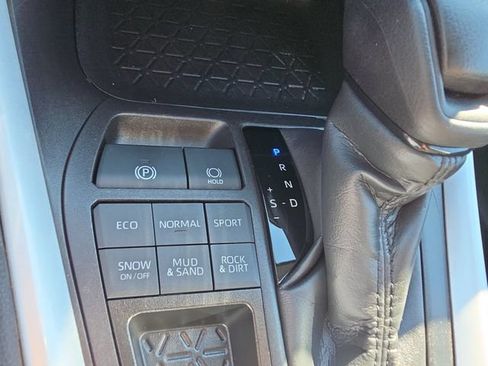 Used 2024 Toyota RAV4 XLE AWD/4WD image 21