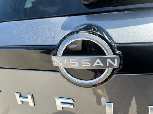Used 2025 Nissan Pathfinder SL AWD/4WD image 40
