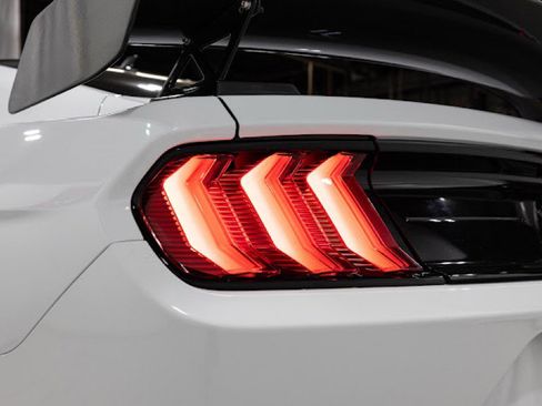 Used 2021 Ford Mustang Shelby GT500 w/ Carbon Fiber Track Pack image 43