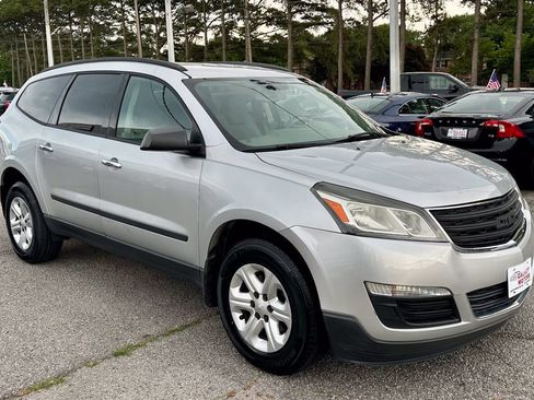 Used 2013 Chevrolet Traverse LS FWD image 3