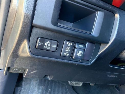 Used 2017 Toyota Tacoma TRD Off-Road w/ Tow Package (A/T) image 32