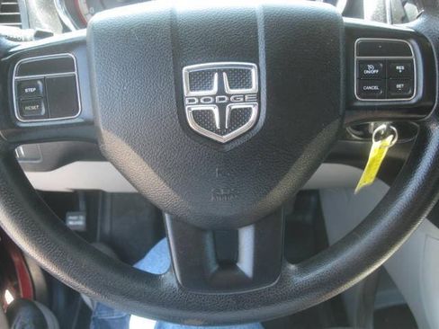 Used 2016 Dodge Grand Caravan SXT FWD image 23