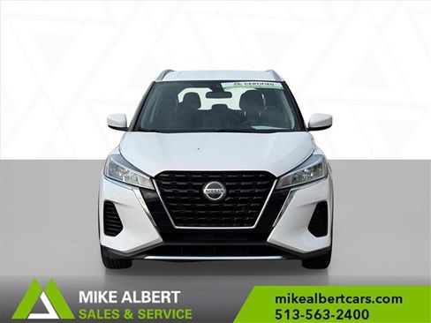 Used 2021 Nissan Kicks SV image 2