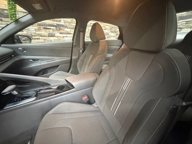 Certified 2023 Hyundai Elantra SEL w/ Preferred Accessory Package FWD image 14