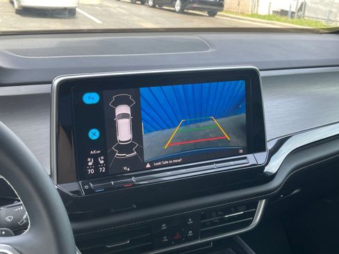 Used 2025 Volkswagen Atlas Cross Sport SE image 27