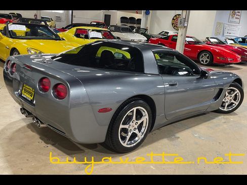 Used 2004 Chevrolet Corvette Coupe w/ Roof Package image 2