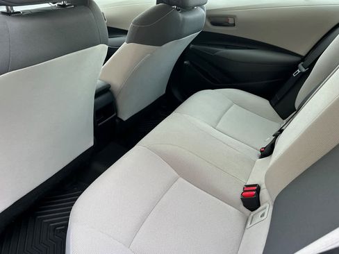 Used 2022 Toyota Corolla LE image 11