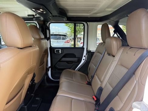 Used 2022 Jeep Wrangler Unlimited Sahara w/ Cold Weather Group AWD/4WD image 17