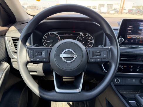 Used 2023 Nissan Rogue S image 15