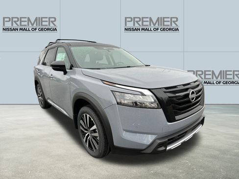 New 2025 Nissan Pathfinder Platinum image 3