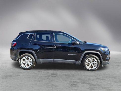 Used 2024 Jeep Compass Latitude image 8