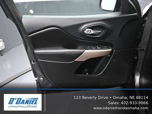 Used 2018 Jeep Cherokee Limited image 22