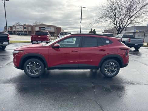 New 2026 Chevrolet Trax LT w/ Driver Confidence Package FWD image 4