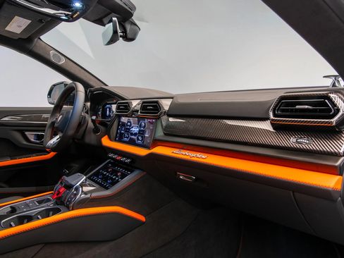 Used 2026 Lamborghini Urus SE AWD/4WD image 12