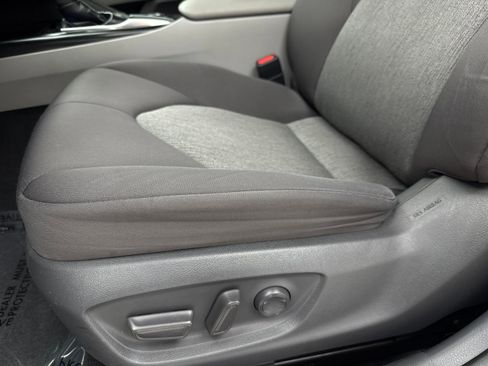 Used 2019 Toyota Camry LE FWD image 32