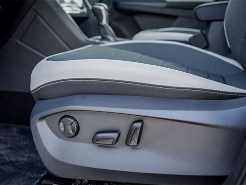 New 2026 Volkswagen Taos SE image 25