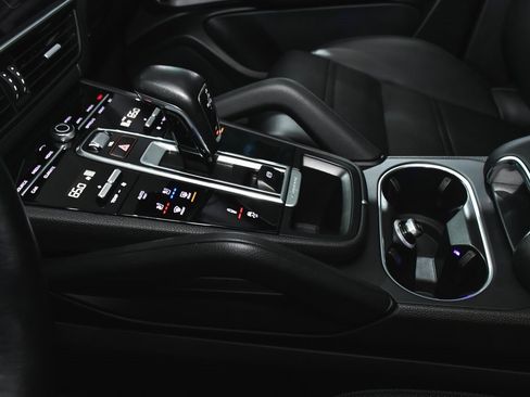 Used 2022 Porsche Cayenne Coupe image 44