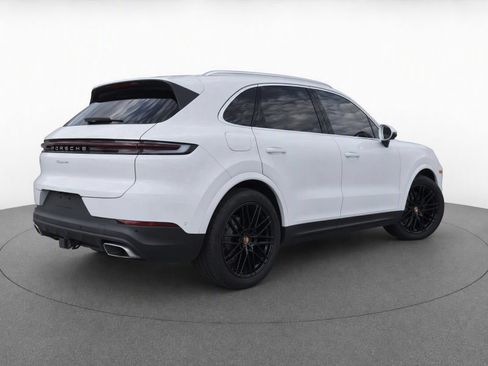 Certified 2024 Porsche Cayenne AWD/4WD image 4