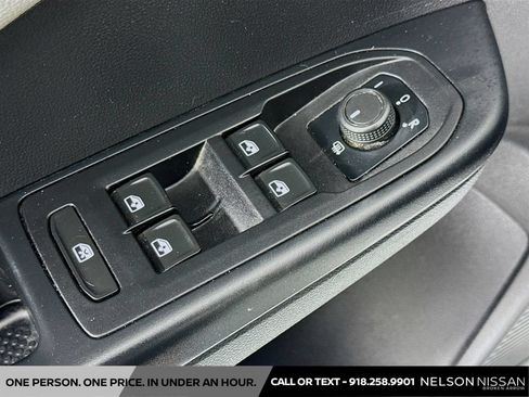 Used 2022 Volkswagen Taos SE FWD image 17