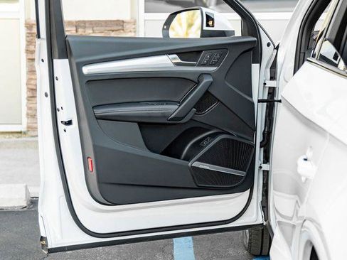 Certified 2025 Audi Q5 2.0T Premium Plus w/ Premium Plus Package AWD/4WD image 11