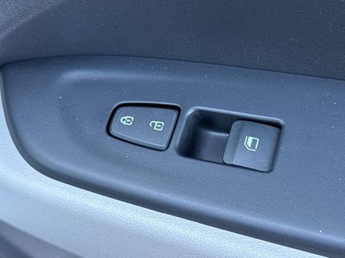 Used 2025 Hyundai Venue SEL FWD image 22
