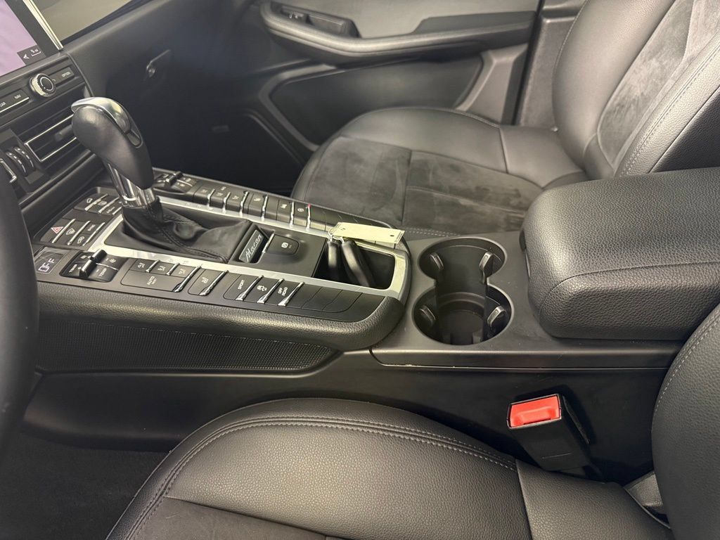 Certified 2021 Porsche Macan AWD/4WD image 23