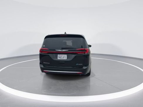Used 2023 Chrysler Pacifica Limited FWD image 7