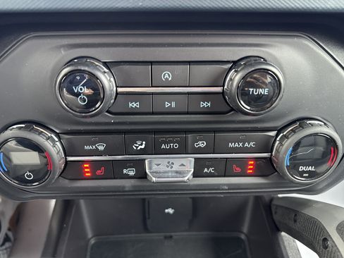 Used 2024 Ford Bronco Outer Banks w/ Sasquatch Package AWD/4WD image 28