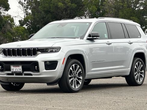 Used 2023 Jeep Grand Cherokee L Overland RWD image 7